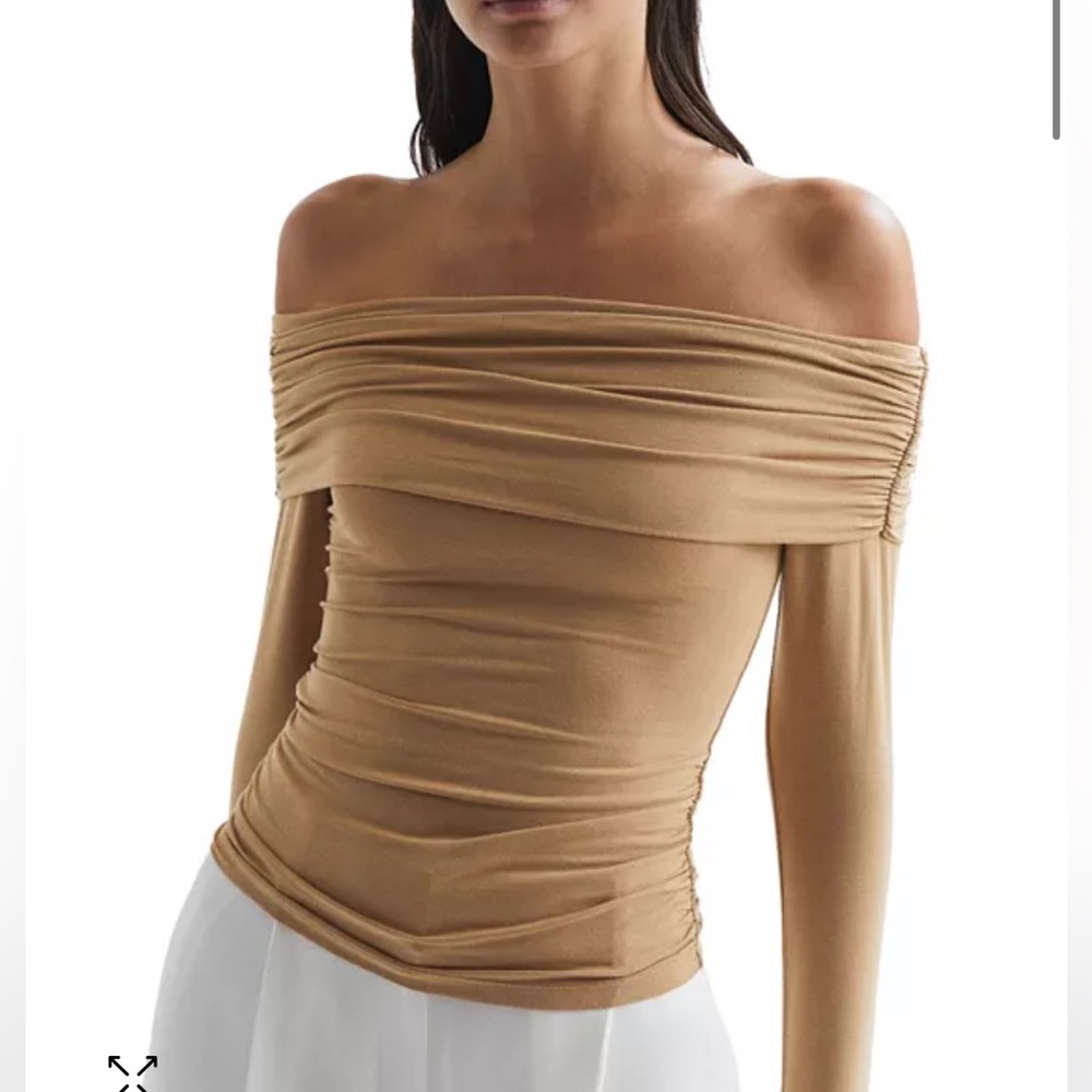 ✨NWT✨ Womens off the shoulder fitted top